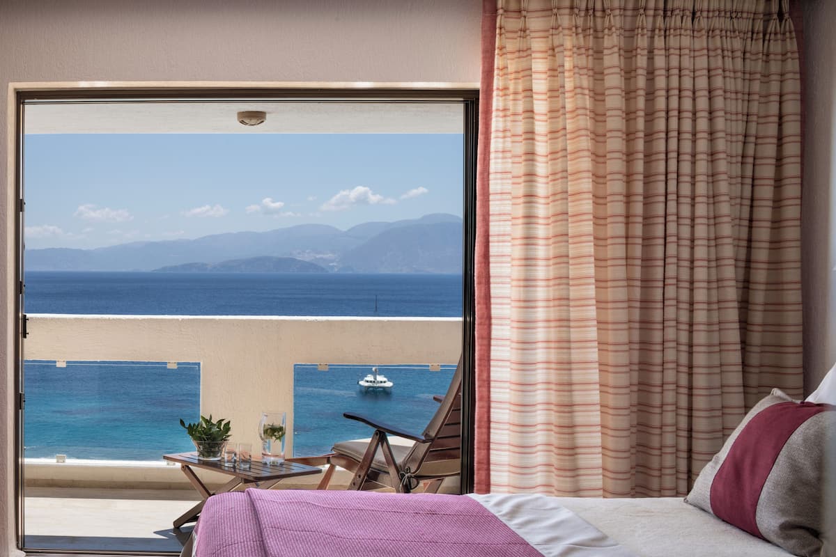 premium bedding, minibar, in-room safe, individually furnished