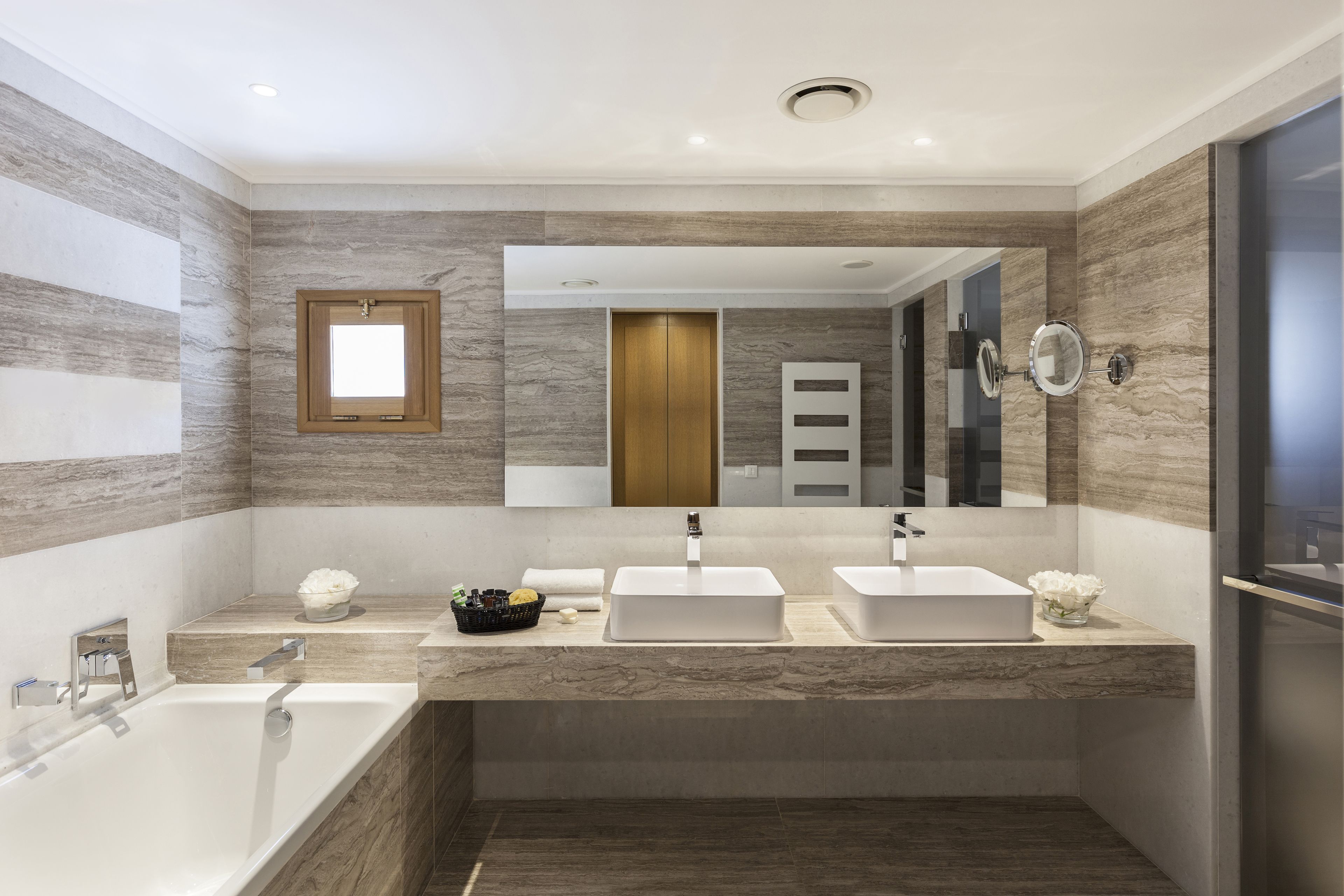 combined shower/bathtub, jetted bath, designer toiletries, hair dryer