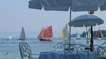 Daily continental breakfast (EUR 15 per person)