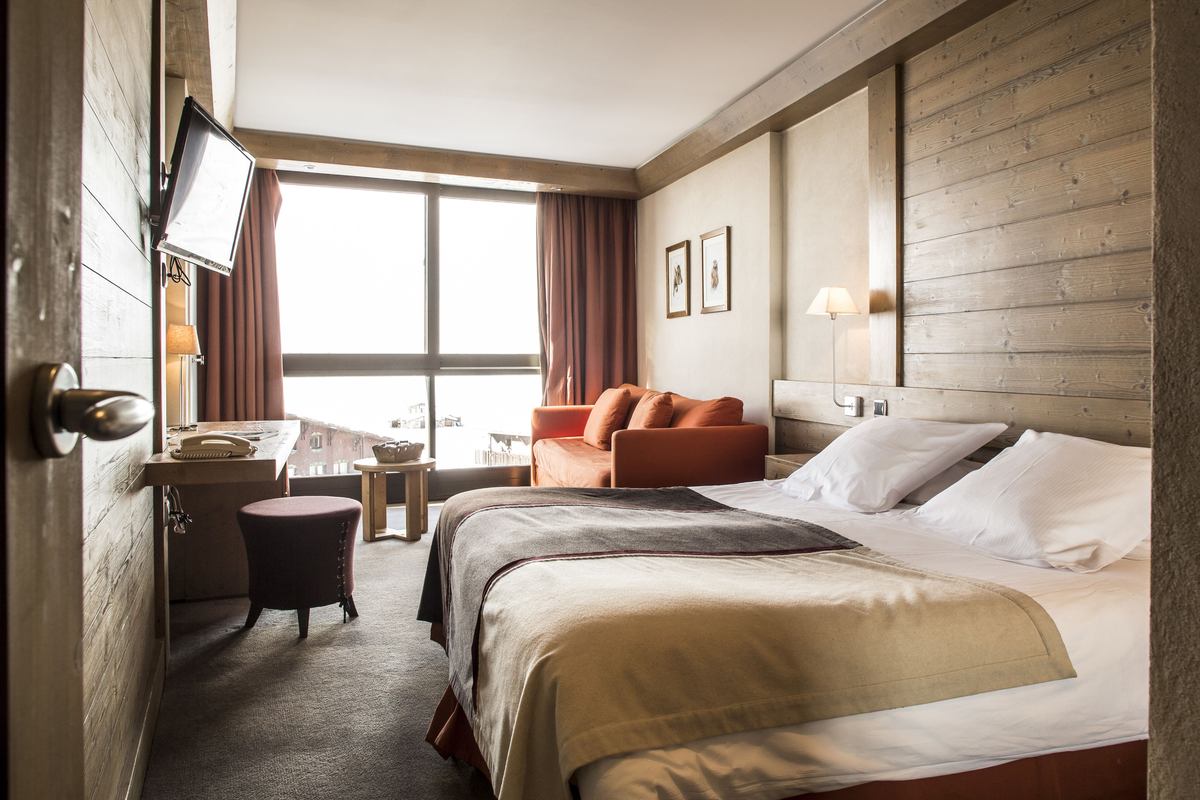 egyptian cotton sheets, premium bedding, in-room safe