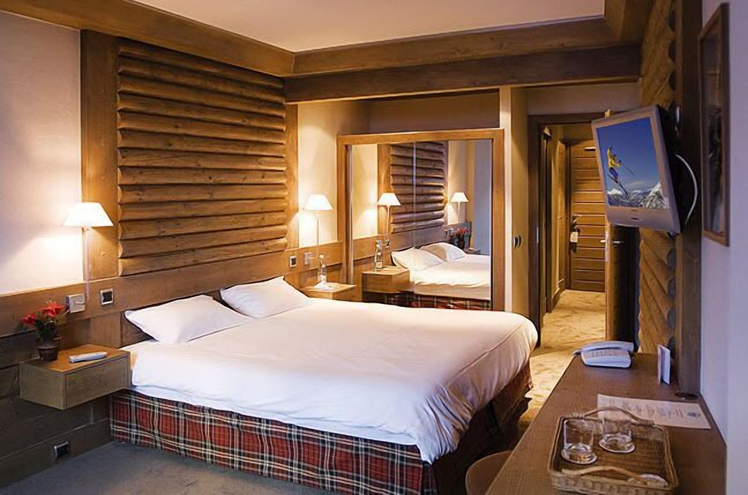 standard room (1 lit double) | egyptian cotton sheets, premium bedding, in-room safe