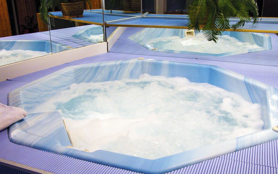 indoor spa tub