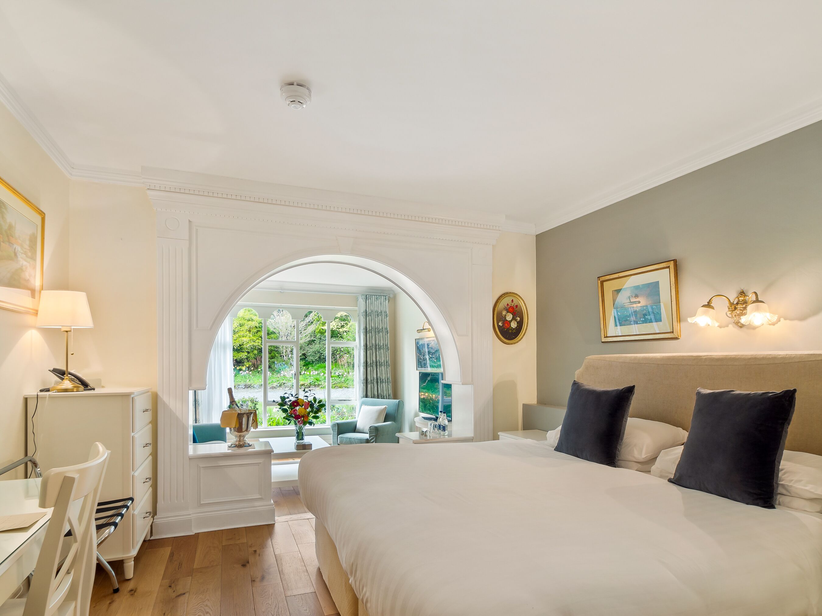 Junior Suite, 1 King Bed, Garden View, Ground Floor | Hypo-allergenic bedding, individually decorated, individually furnished