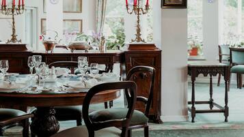 Breakfast, lunch, dinner served; garden views