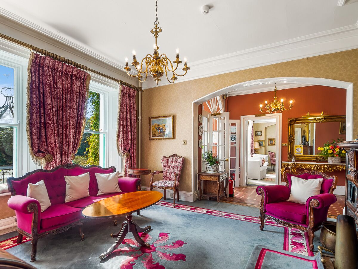 Lobby lounge