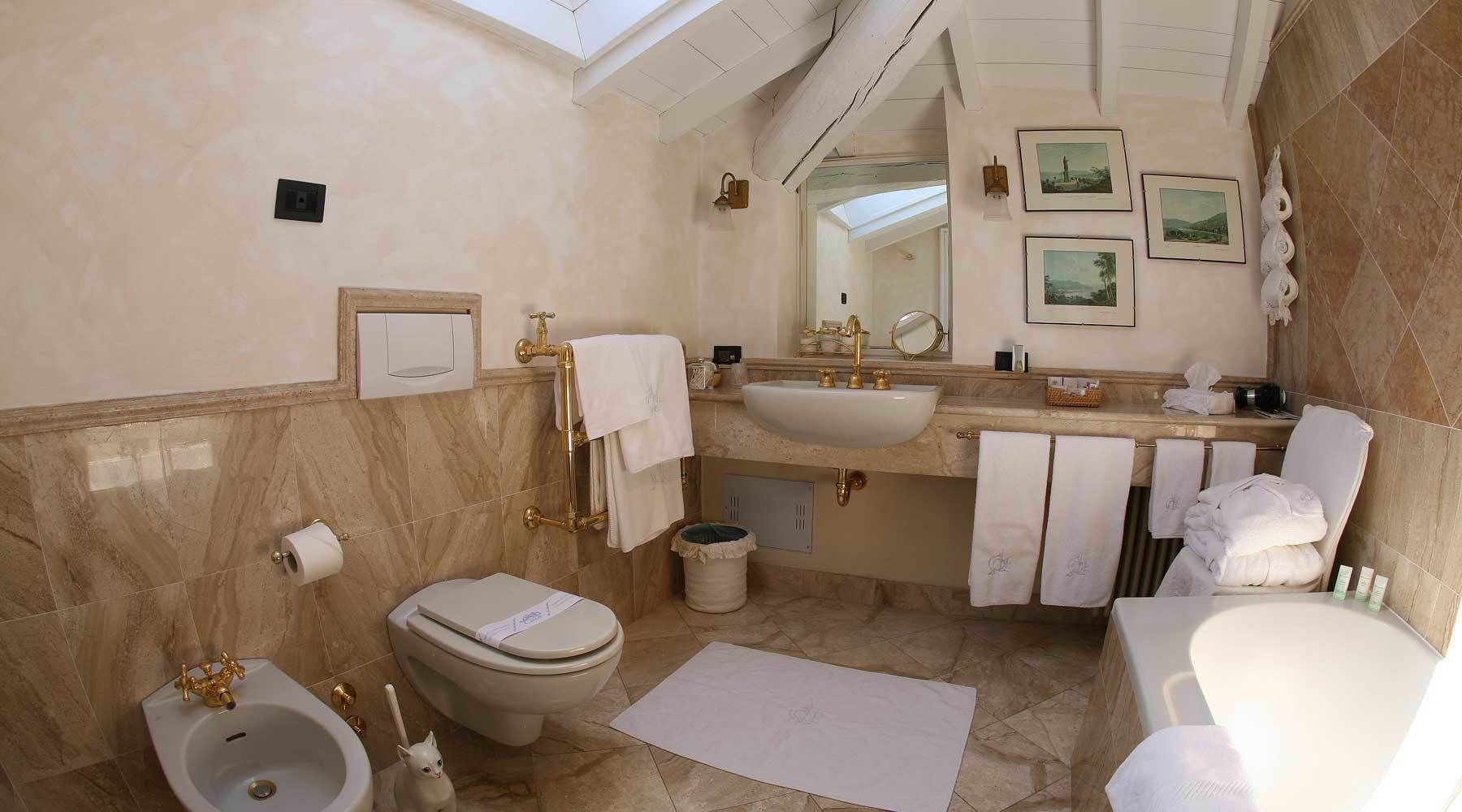 superior double or twin room | bathroom | free toiletries, hair dryer, bathrobes, slippers