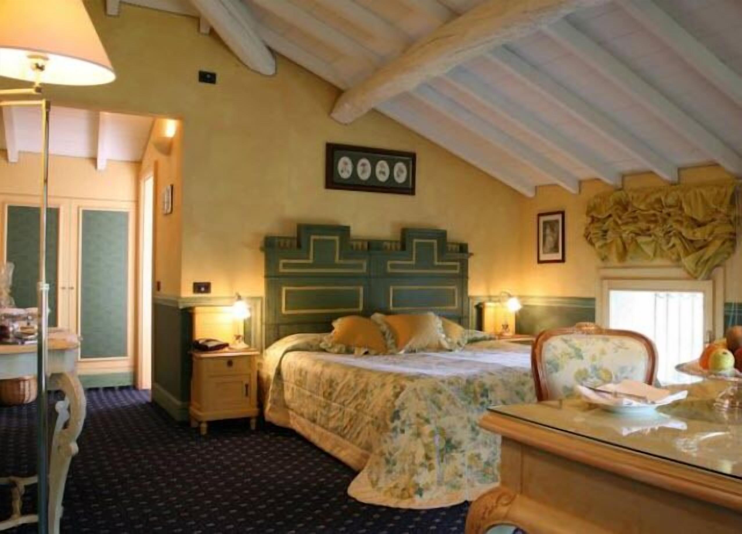 superior double or twin room | minibar, in-room safe, cots/infant beds, rollaway beds