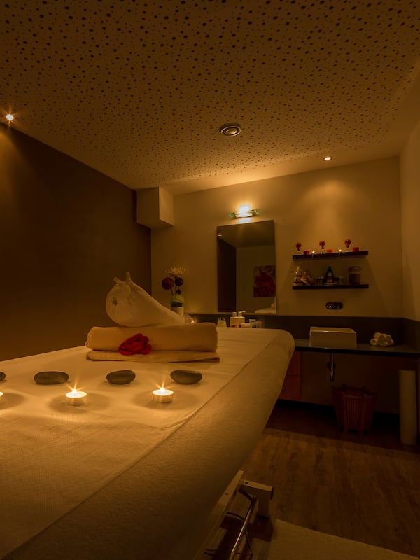 Sauna, tina de hidromasaje, baño de vapor y baño turco o hammam