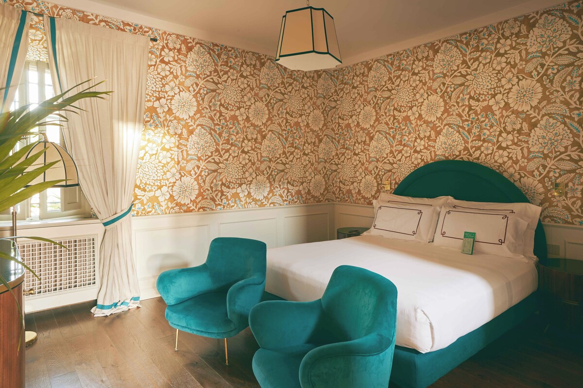 Classic Room | Frette Italian sheets, premium bedding, down comforters