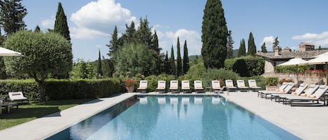 Seasonal outdoor pool, free pool cabanas, pool umbrellas