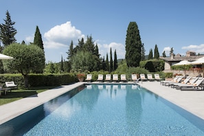 Seasonal outdoor pool, free pool cabanas, pool umbrellas