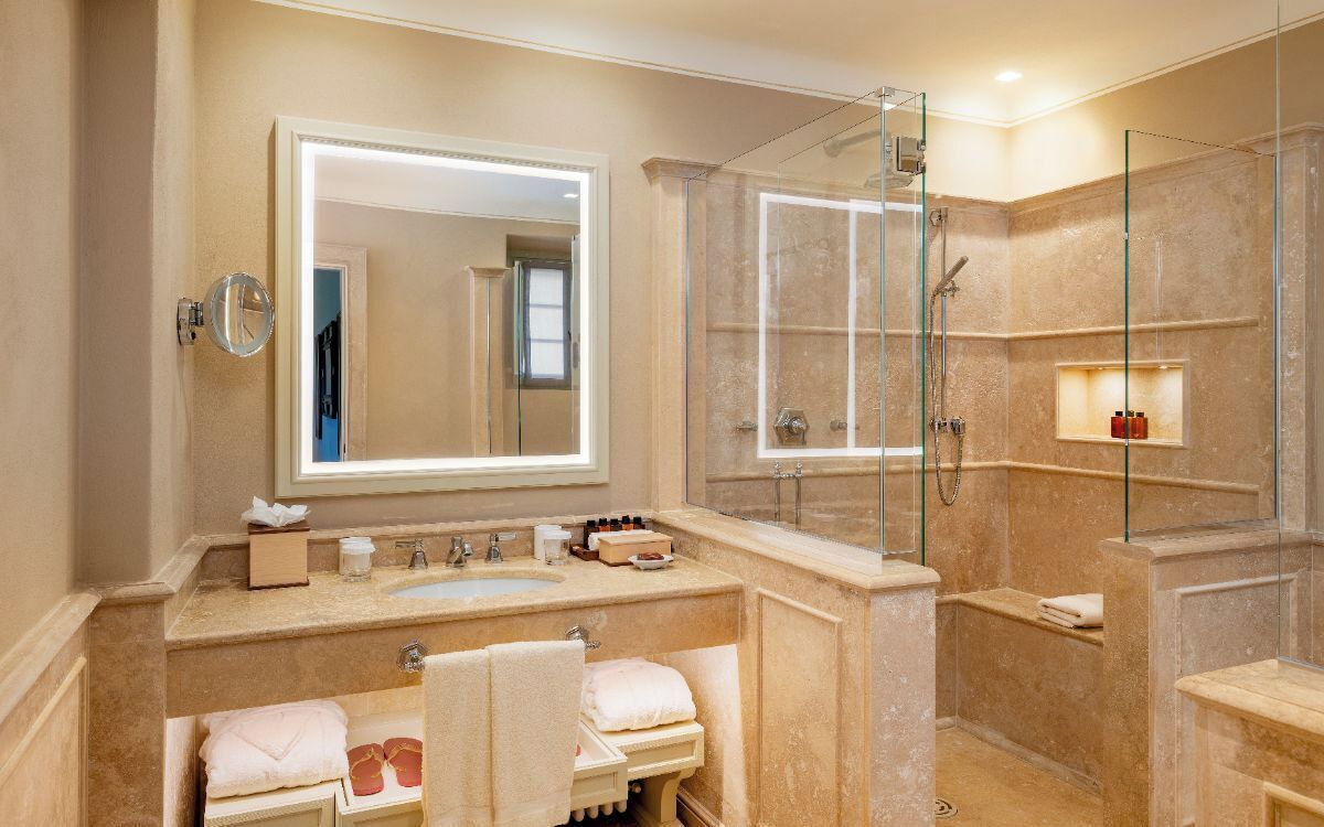 suite uliveta | bathroom | designer toiletries, hair dryer, bathrobes, slippers
