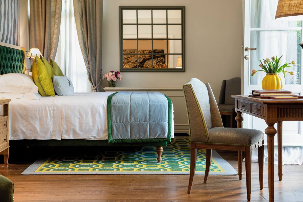 1 bedroom, hypo-allergenic bedding, down duvets, minibar