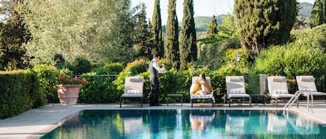 Kauden mukainen ulkouima-allas, ilmaisia cabañoita, aurinkovarjoja