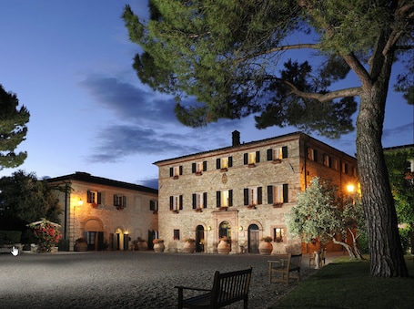 Esterni. Borgo San Felice Resort
