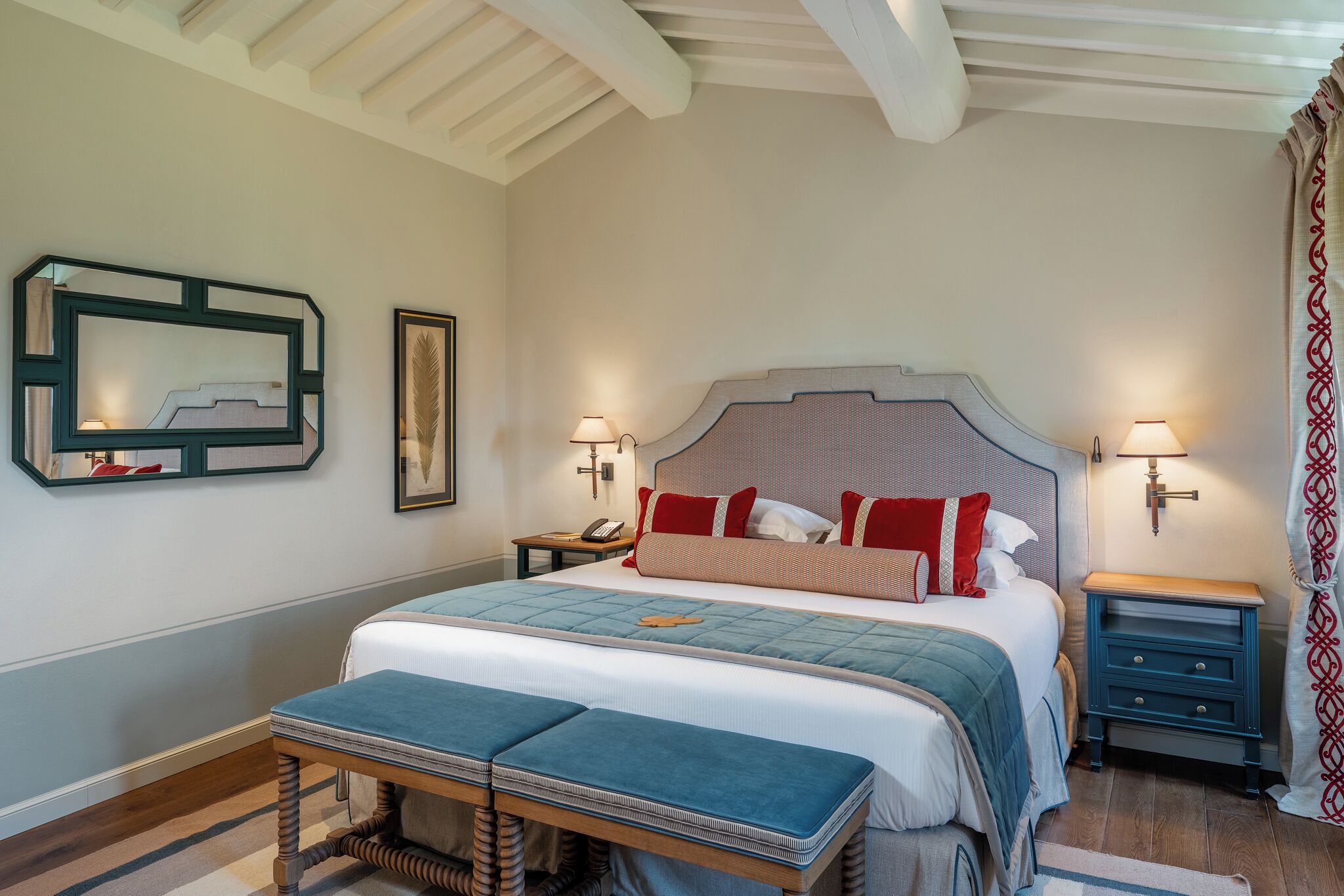 Suite Uliveta | Hypo-allergenic bedding, down duvets, minibar, in-room safe