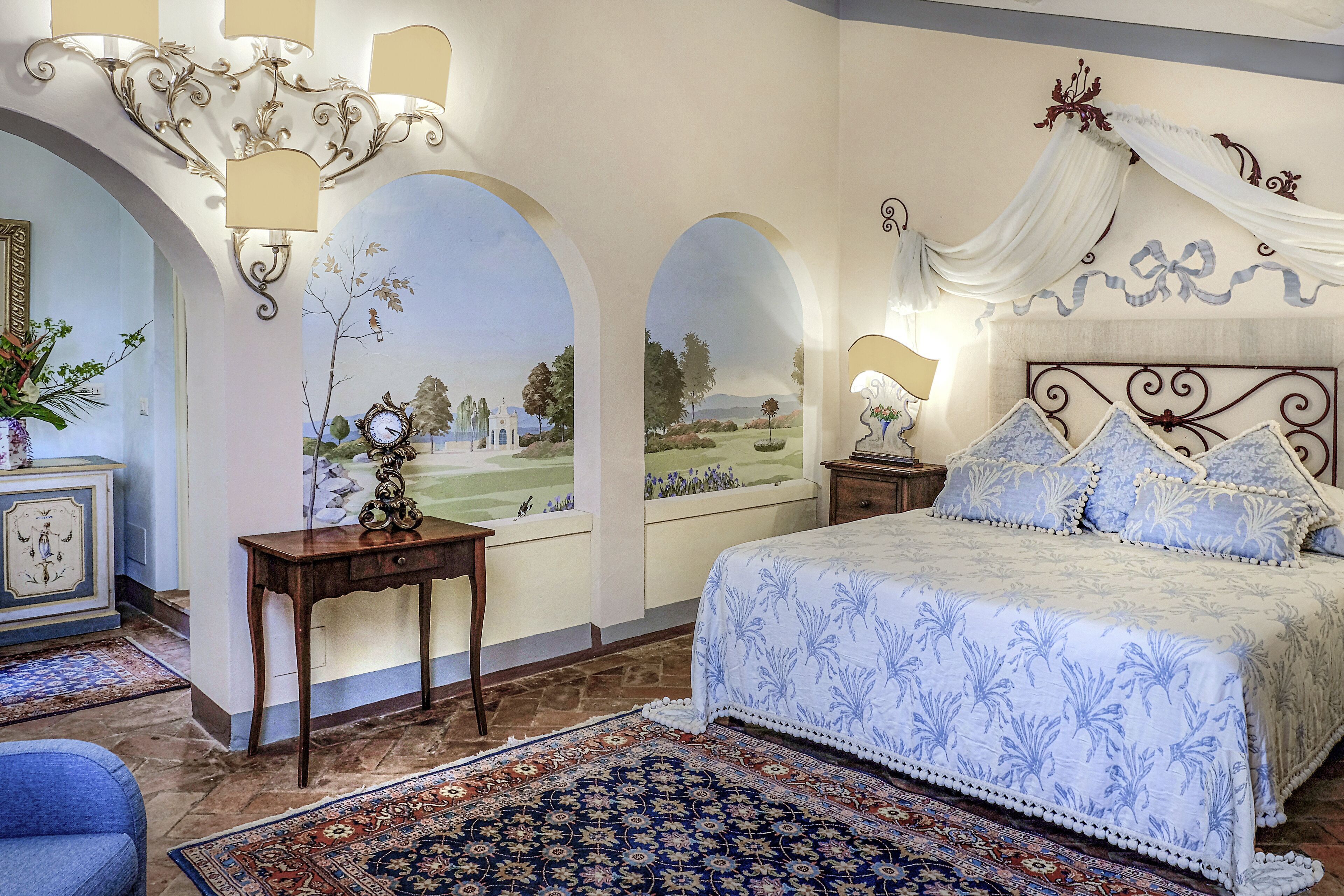 Premium bedding, in-room safe, individually decorated
