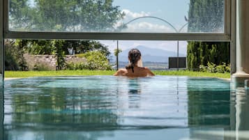 Salas de tratamiento para parejas, sauna y tina de hidromasaje