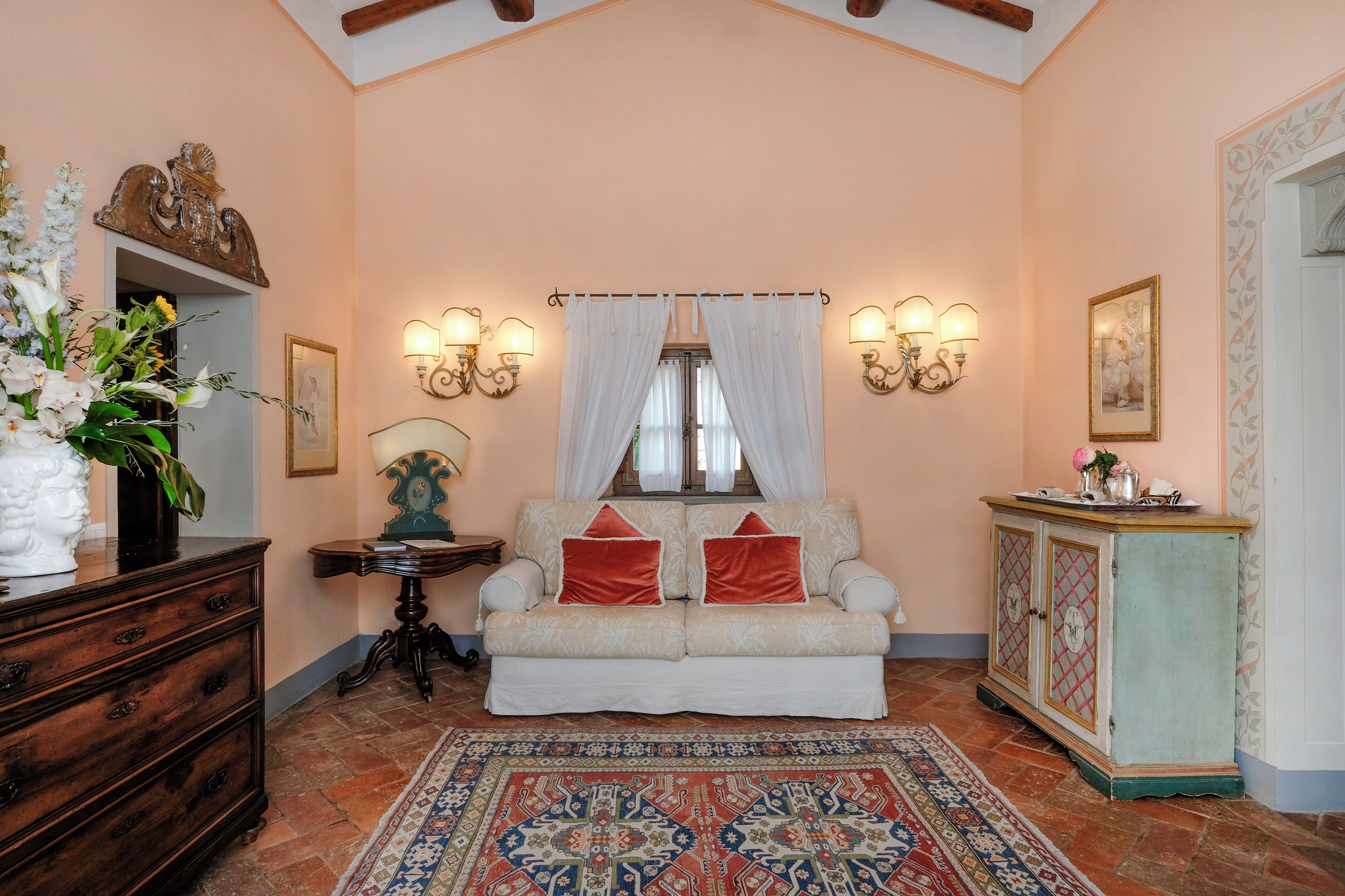 suite | living area | tv