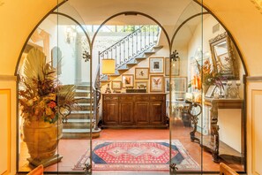 Breakfast, lunch, dinner served; Italian cuisine, garden views 