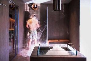 Couples treatment room(s), Turkish bath/hammam, body treatments