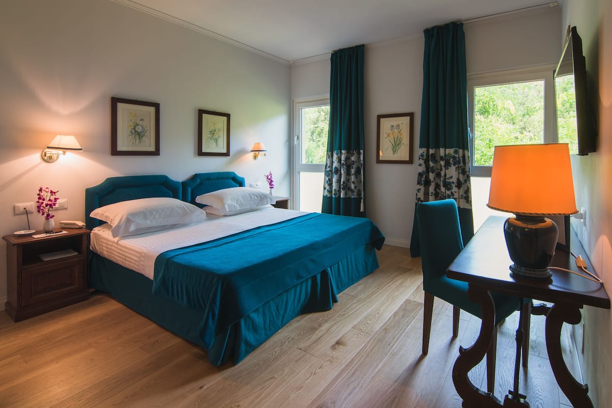Family Room (Parkside) | Premium bedding, minibar, in-room safe, individually decorated