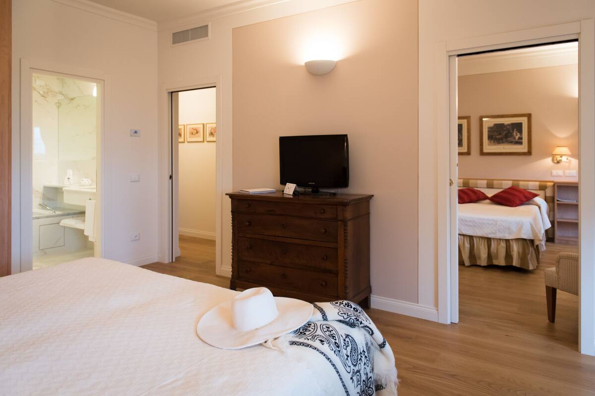 Family Suite, 2 Bedrooms (Plus) | Premium bedding, minibar, in-room safe, desk