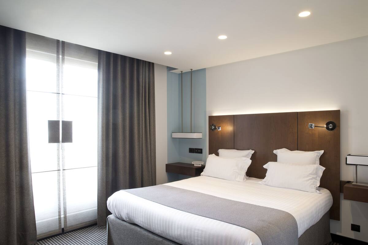 deluxe room | premium bedding, free minibar, in-room safe, desk