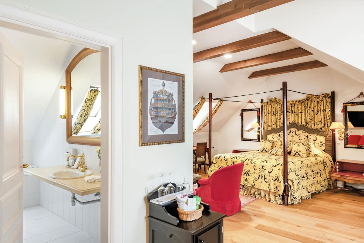 Suite junior | Ropa de cama hipoalergénica, camas Select Comfort y minibar