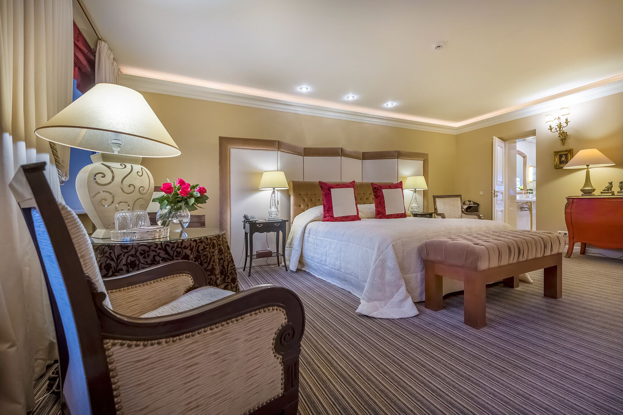 Suíte presidencial | Roupas de cama antialérgicas, camas Select Comfort, frigobar