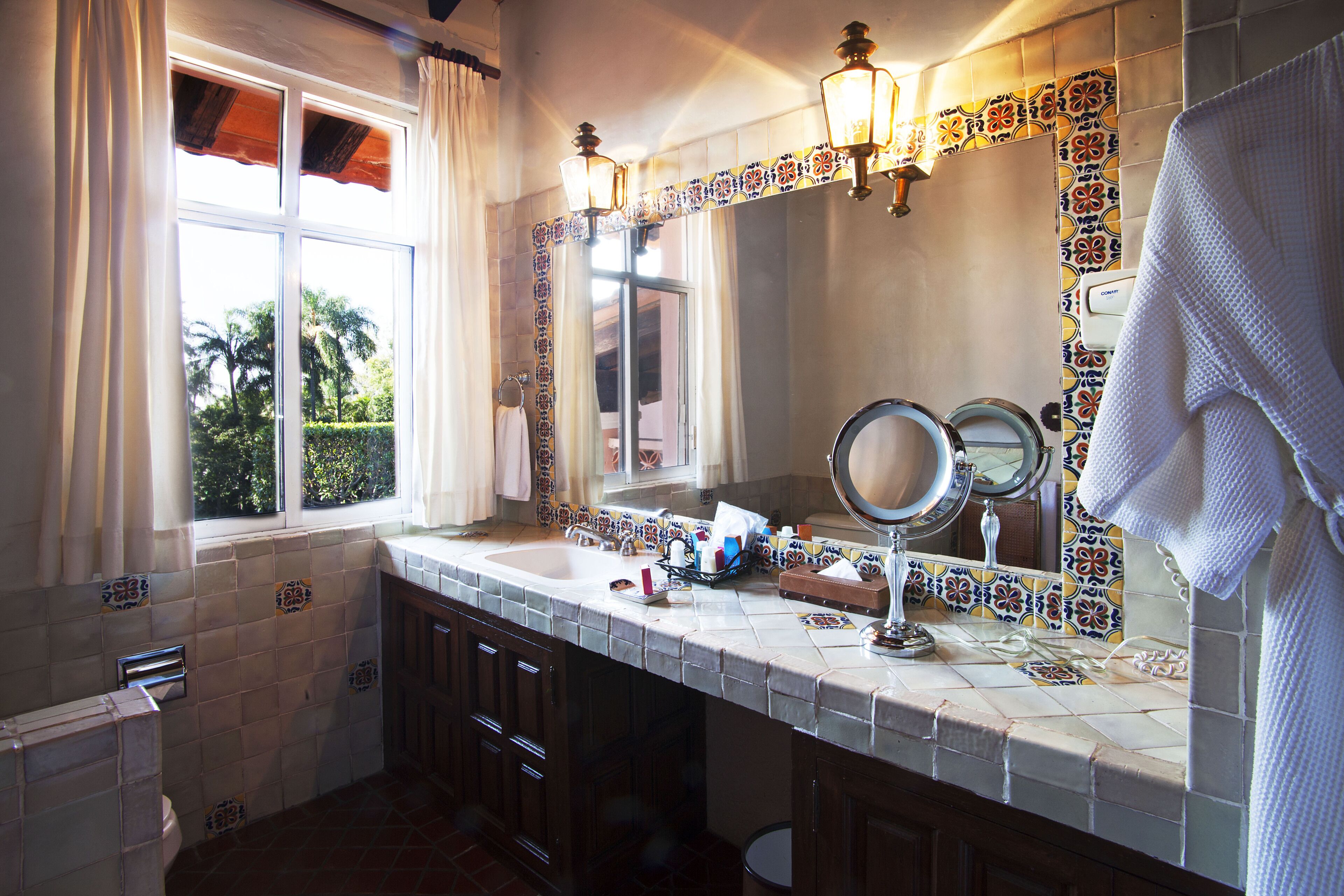 suite, terrace | bathroom | free toiletries, hair dryer, bathrobes, slippers