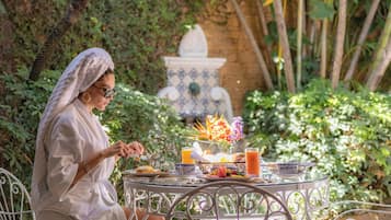 Suite, Patio | In-room dining