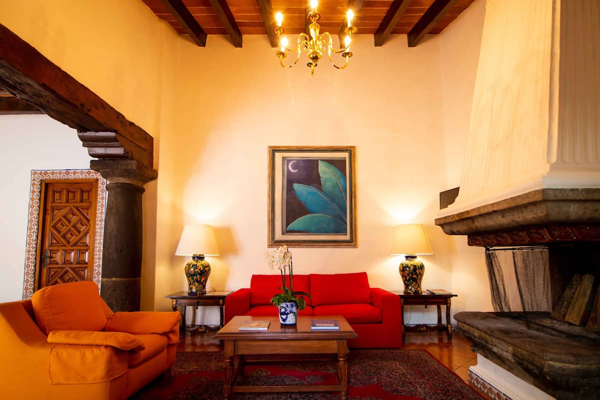 Coffres-forts dans les chambres, bureau, Wi-Fi gratuit, draps fournis