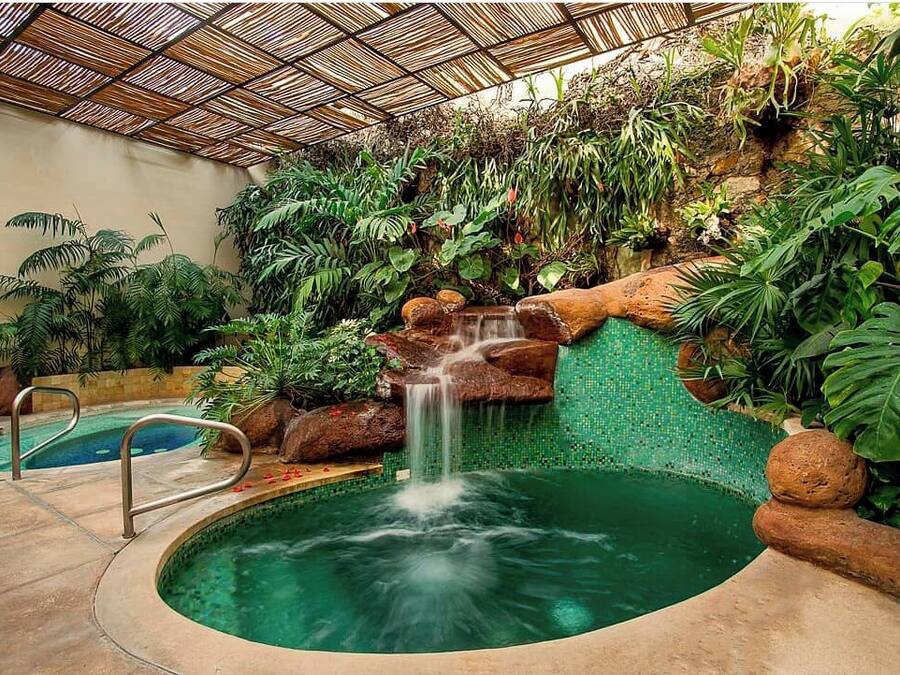 Sauna, steam room, 2 treatment rooms