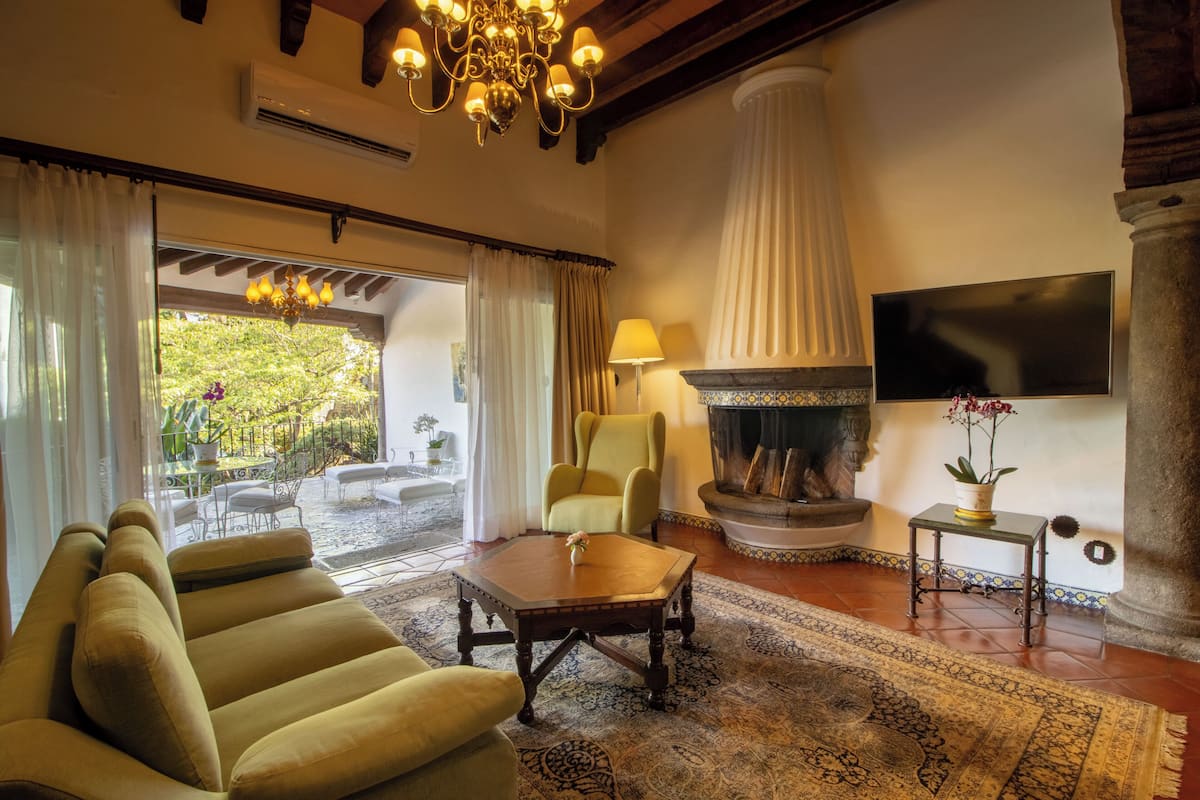 Suite (Garden) | In-room safe, desk, free WiFi, bed sheets