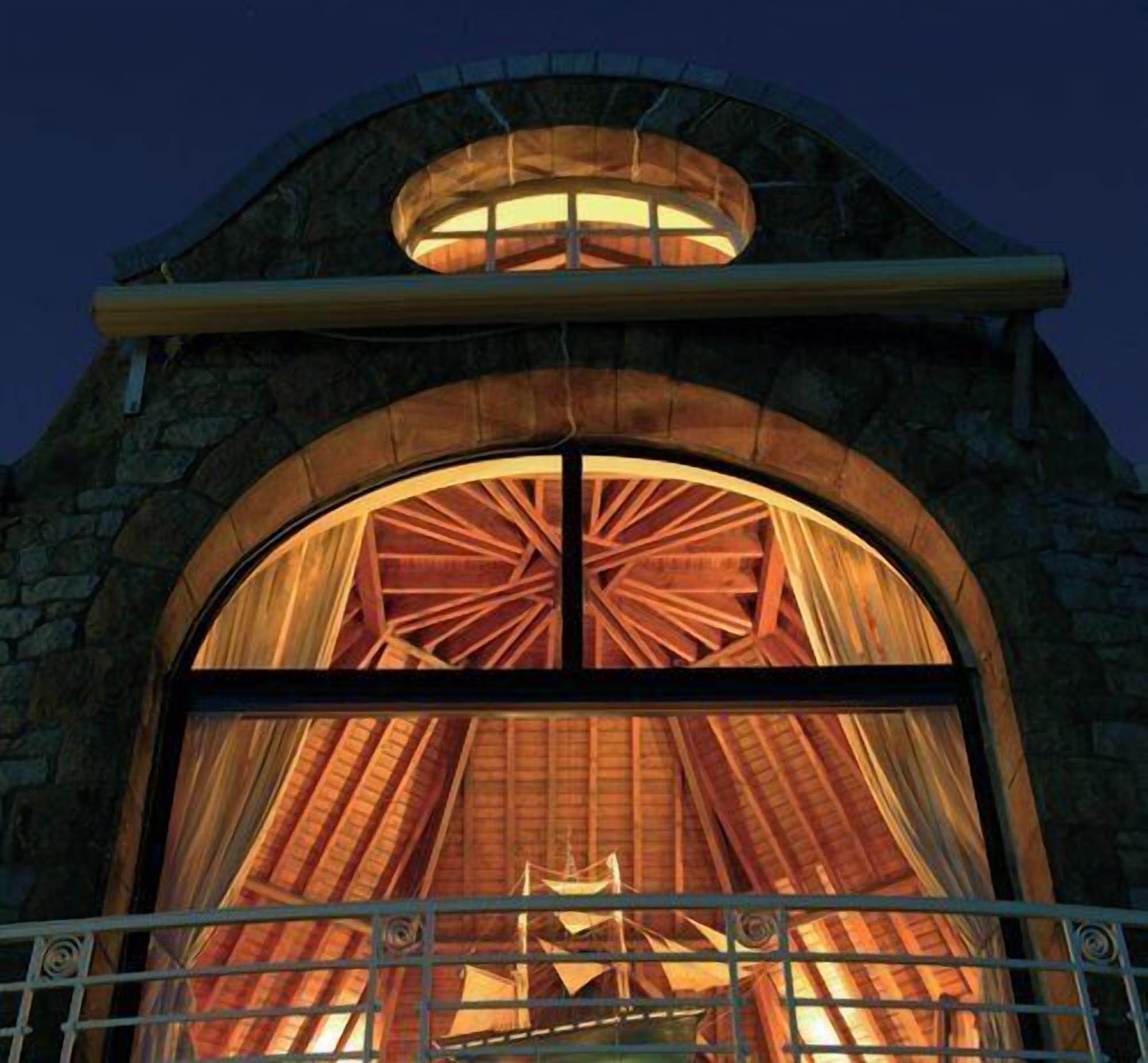 تفاصيل الفندق من الخارج