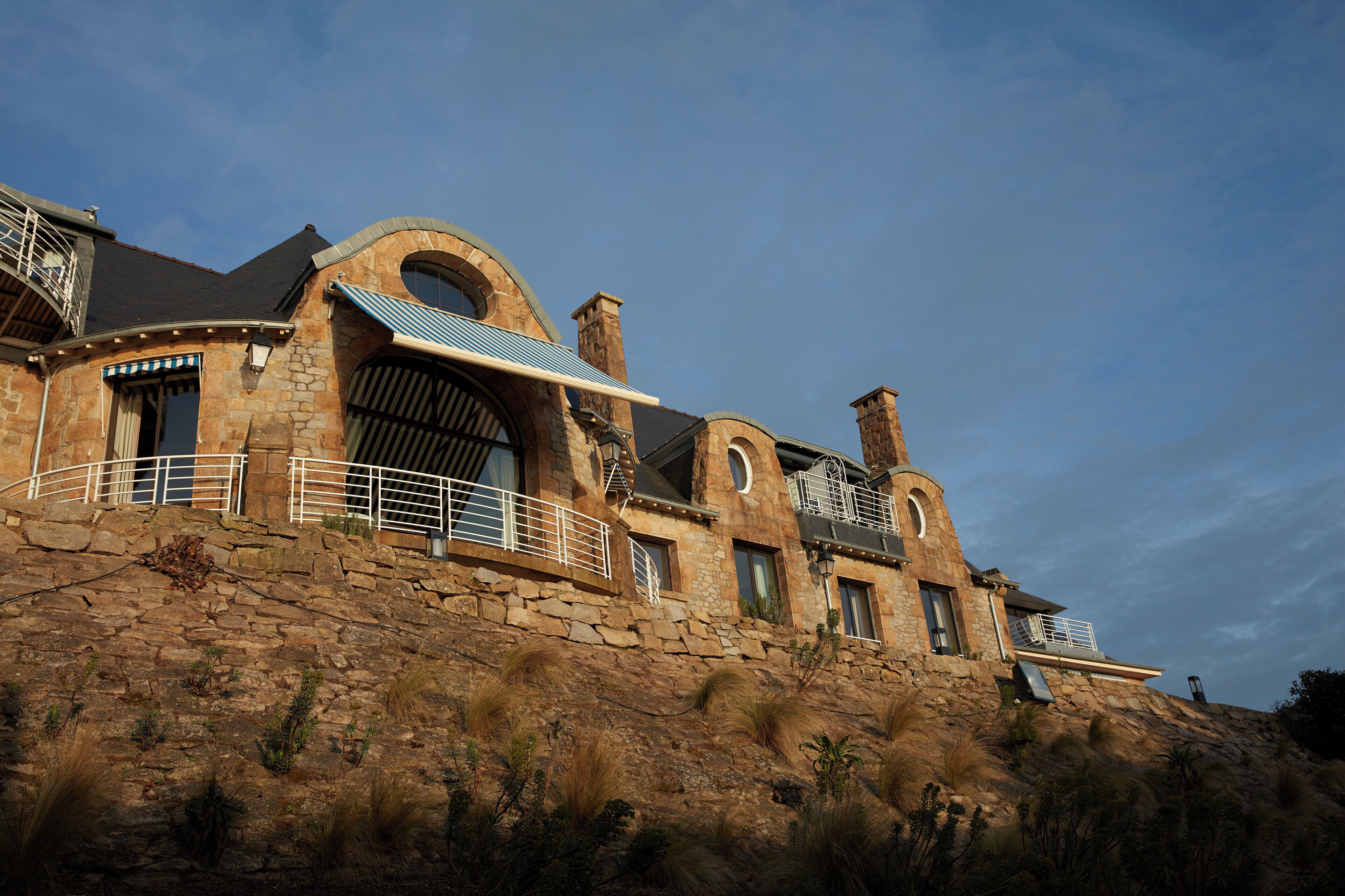 المنشأة من الخارج