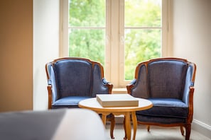 Classic Double Room | Living area