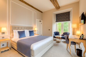 1 bedroom, Egyptian cotton sheets, premium bedding, down duvets