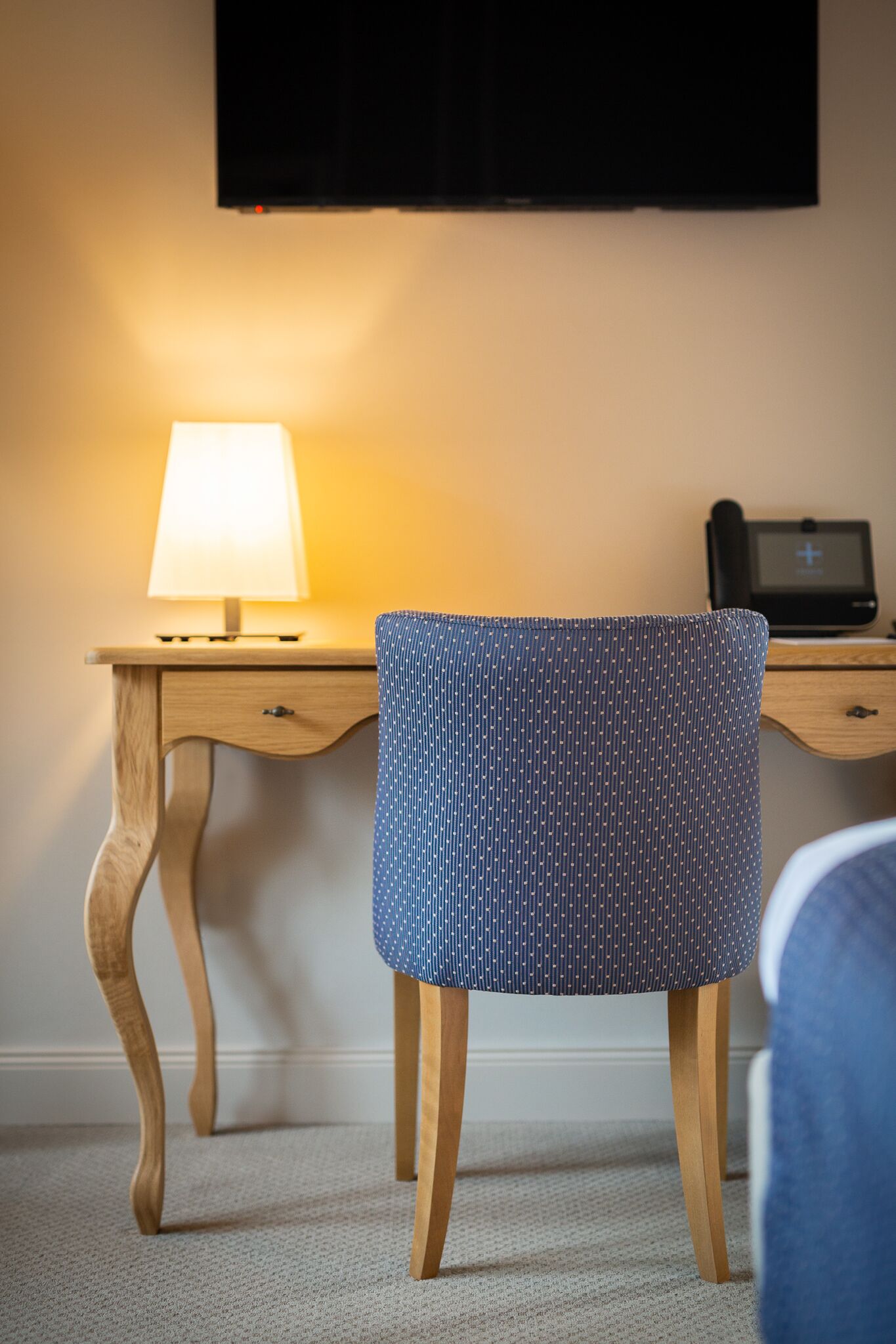 classic double room | living area | smart tv