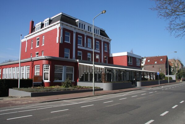 Esterni