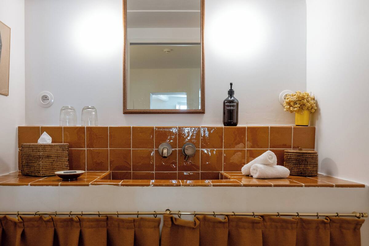 deluxe room | premium bedding, minibar, iron/ironing board, free wifi