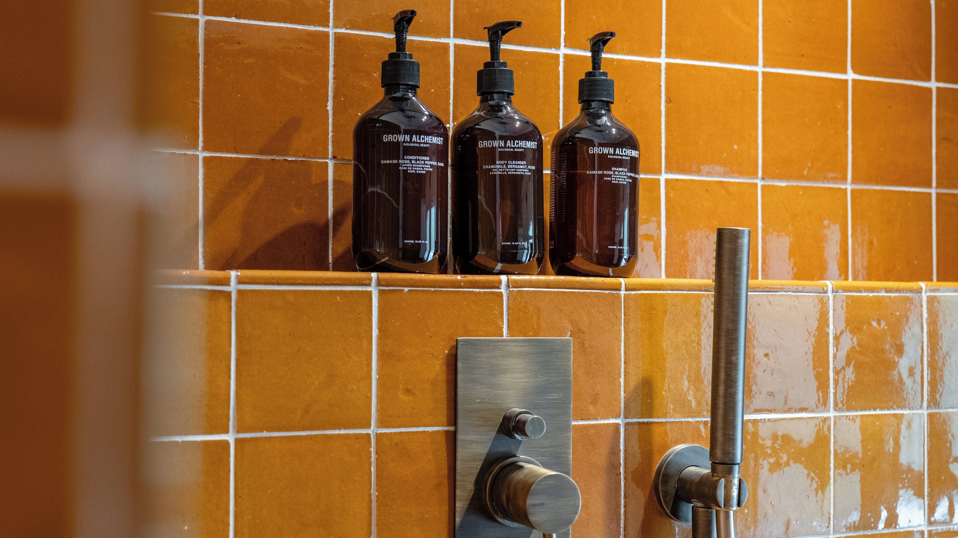 تجهيزات دش، مستلزمات مجان ية للعناية الشخصية، مجففات شعر