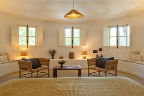 Junior Suite (Signature) | Premium bedding, minibar, iron/ironing board, free WiFi