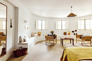 Premium bedding, minibar, iron/ironing board, free WiFi