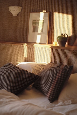 Premium bedding, minibar, iron/ironing board, free WiFi