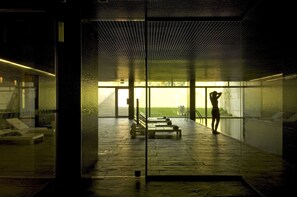 Sauna, hot tub, Turkish bath/hammam, body treatments, hydrotherapy