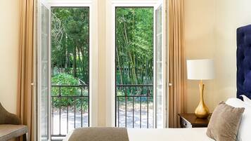 Room, Garden Area