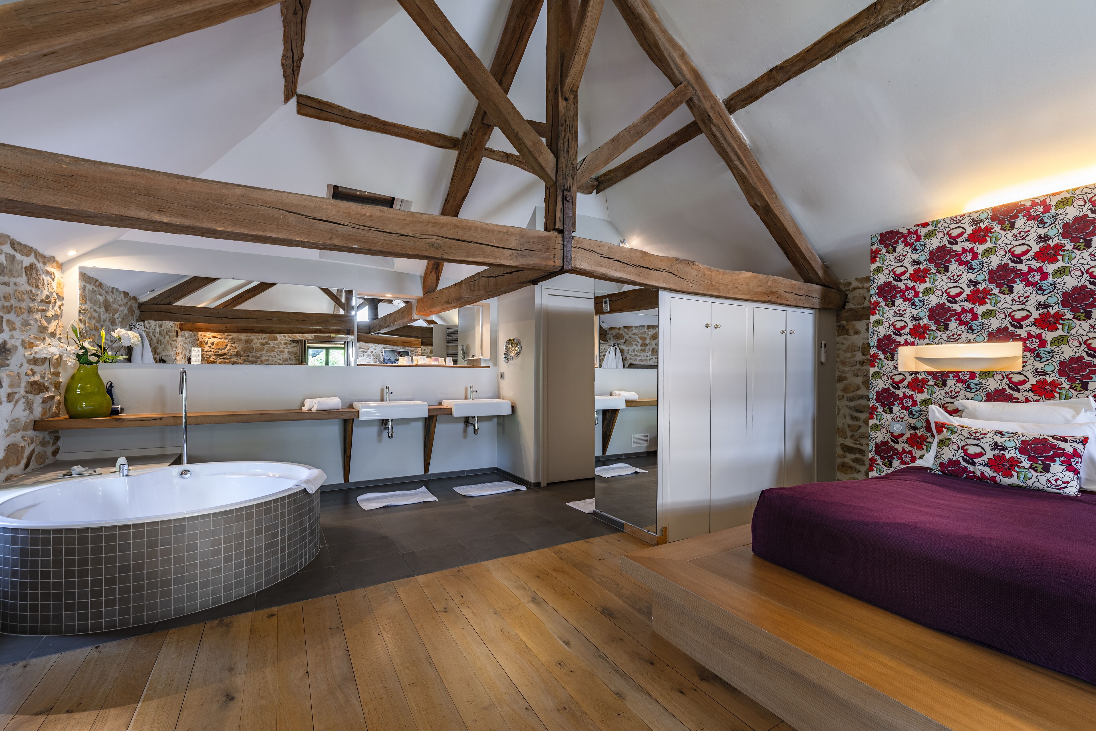 house | bathroom | free toiletries, hair dryer, towels, shampoo