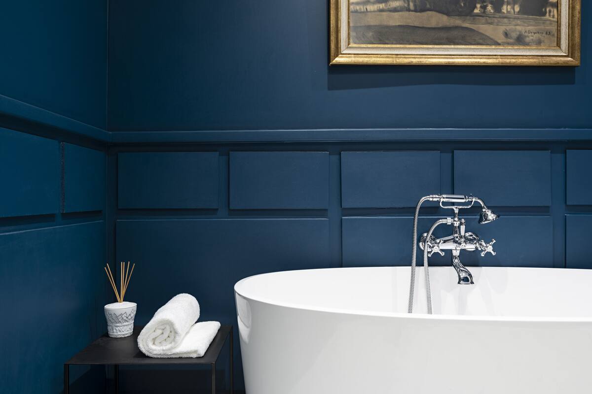 apartment with terrace (for 2 to 4 people) | bathroom | free toiletries, hair dryer, towels, shampoo